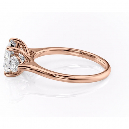 Inel de logodnă Aislyn din aur Rose 18kt cu moissanite tăietură princess – Montură cu trei pietre rafinată pentru profil înalt | Personalizează și configurează gratuit online [5]