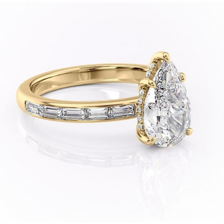 Pară - Inel de logodnă Alexandra din aur Galben 18kt cu moissanite tăietură pară – Montură cu canal rafinată pentru profil înalt | Personalizează și configurează gratuit online