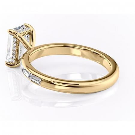 Inel de logodnă Alexandra din aur Galben 14kt cu moissanite tăietură smarald – Montură cu canal rafinată pentru profil înalt | Personalizează și configurează gratuit online [4]