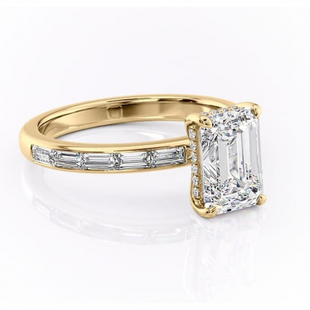 Smarald - Inel de logodnă Alexandra din aur Galben 18kt cu moissanite tăietură smarald – Montură cu canal rafinată pentru profil înalt | Personalizează și configurează gratuit online