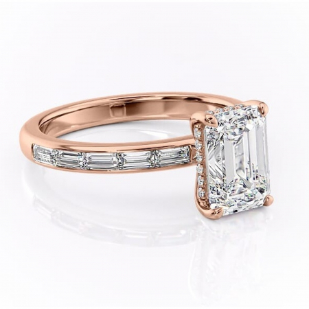 Smarald - Inel de logodnă Alexandra din aur Rose 18kt cu moissanite tăietură smarald – Montură cu canal rafinată pentru profil înalt | Personalizează și configurează gratuit online