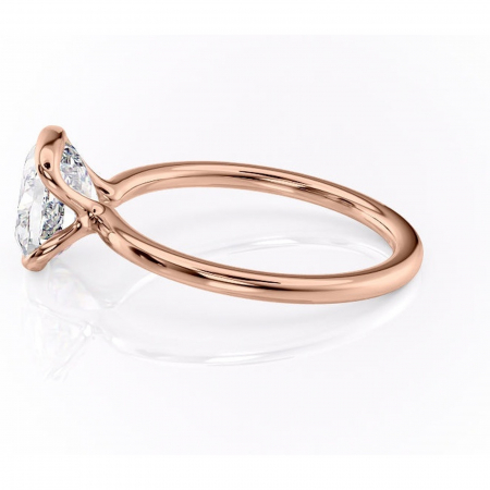 Inel de logodnă Alouette din aur Rose 18kt cu moissanite tăietură pernă – Solitar rafinată pentru profil mediu | Personalizează și configurează gratuit online [5]