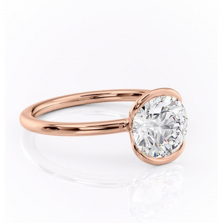 Aur roz - Inel de logodnă Alouette din aur Rose 14kt cu moissanite tăietură rotundă – Solitar rafinată pentru profil mediu | Personalizează și configurează gratuit online