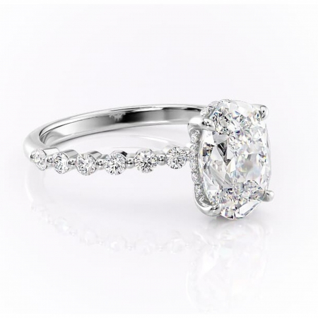 Ovală - Inel de logodnă Amara din aur Alb 14kt cu moissanite tăietură ovală – Pietre laterale rafinată pentru profil înalt | Personalizează și configurează gratuit online