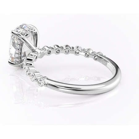 Inel de logodnă Amara din aur Alb 14kt cu moissanite tăietură ovală – Pietre laterale rafinată pentru profil înalt | Personalizează și configurează gratuit online [4]