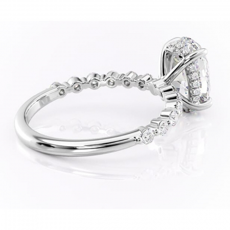 Inel de logodnă Amara din aur Alb 14kt cu moissanite tăietură ovală – Pietre laterale rafinată pentru profil înalt | Personalizează și configurează gratuit online [2]