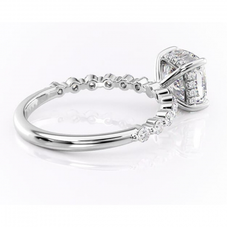 Inel de logodnă Amara din aur Alb 14kt cu moissanite tăietură pernă – Pietre laterale rafinată pentru profil înalt | Personalizează și configurează gratuit online [2]