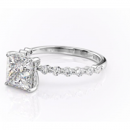 Inel de logodnă Amara din aur Alb 18kt cu moissanite tăietură princess – Pietre laterale rafinată pentru profil înalt | Personalizează și configurează gratuit online [6]