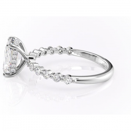 Inel de logodnă Amara din aur Alb 14kt cu moissanite tăietură radiantă – Pietre laterale rafinată pentru profil înalt | Personalizează și configurează gratuit online [5]