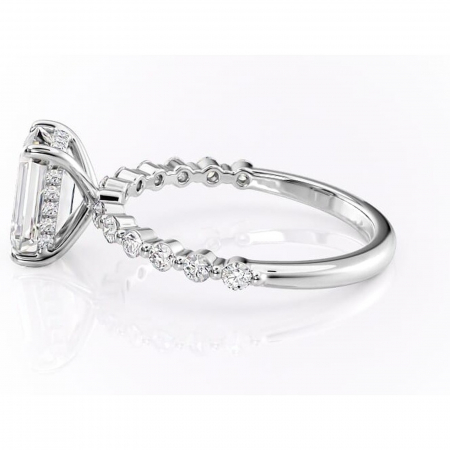 Inel de logodnă Amara din aur Alb 14kt cu moissanite tăietură smarald – Pietre laterale rafinată pentru profil înalt | Personalizează și configurează gratuit online [5]