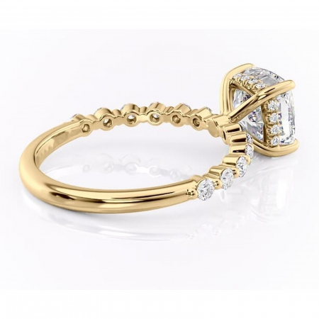 Inel de logodnă Amara din aur Galben 14kt cu moissanite tăietură pernă – Pietre laterale rafinată pentru profil înalt | Personalizează și configurează gratuit online [2]