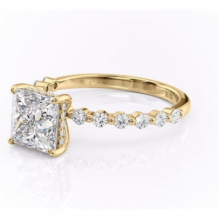 Inel de logodnă Amara din aur Galben 14kt cu moissanite tăietură princess – Pietre laterale rafinată pentru profil înalt | Personalizează și configurează gratuit online [6]