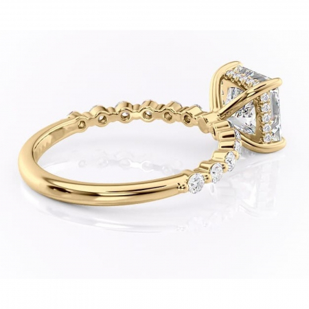 Inel de logodnă Amara din aur Galben 14kt cu moissanite tăietură princess – Pietre laterale rafinată pentru profil înalt | Personalizează și configurează gratuit online [2]
