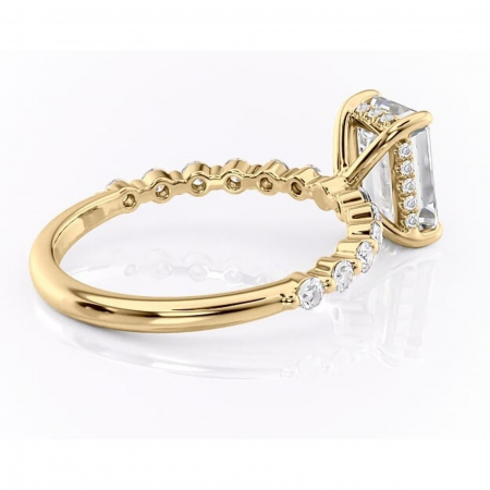 Inel de logodnă Amara din aur Galben 14kt cu moissanite tăietură smarald – Pietre laterale rafinată pentru profil înalt | Personalizează și configurează gratuit online [2]