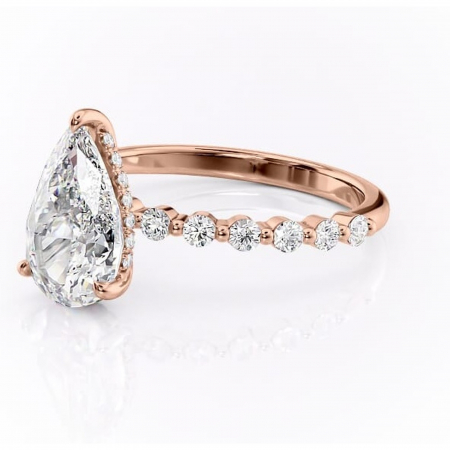 Inel de logodnă Amara din aur Rose 18kt cu moissanite tăietură pară – Pietre laterale rafinată pentru profil înalt | Personalizează și configurează gratuit online [6]