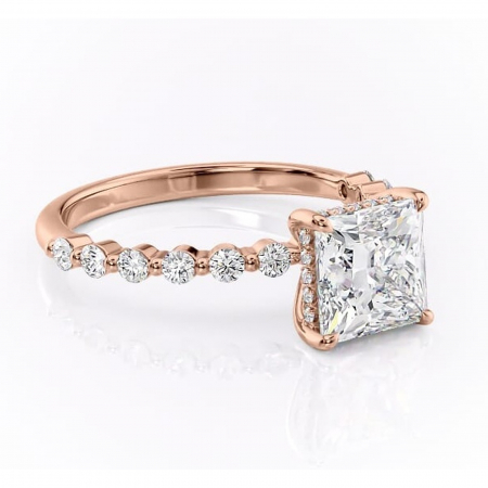 18K - Inel de logodnă Amara din aur Rose 18kt cu moissanite tăietură princess – Pietre laterale rafinată pentru profil înalt | Personalizează și configurează gratuit online