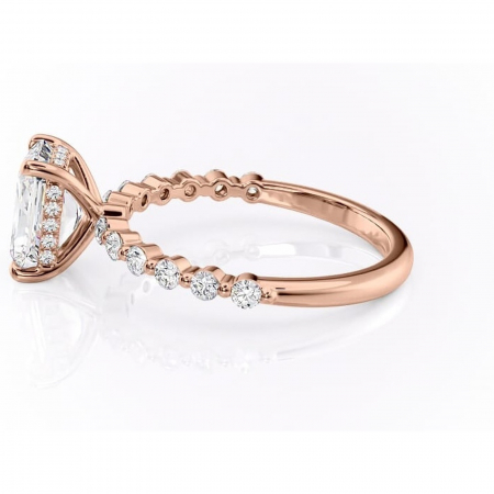 Inel de logodnă Amara din aur Rose 14kt cu moissanite tăietură radiantă – Pietre laterale rafinată pentru profil înalt | Personalizează și configurează gratuit online [5]