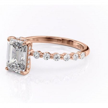 Inel de logodnă Amara din aur Rose 14kt cu moissanite tăietură smarald – Pietre laterale rafinată pentru profil înalt | Personalizează și configurează gratuit online [6]