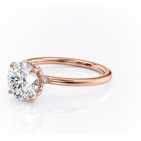 Inel de logodnă Amethyst din aur Rose 14kt cu moissanite tăietură rotundă – Solitar rafinată pentru profil înalt | Personalizează și configurează gratuit online [6]