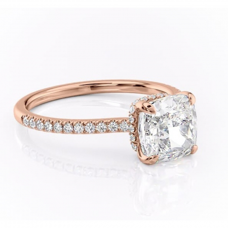 Pernă - Inel de logodnă Arabella din aur Rose 18kt cu moissanite tăietură pernă – Montură pavé rafinată pentru profil jos | Personalizează și configurează gratuit online