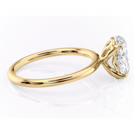 Inel de logodnă Arabeth din aur Galben 18kt cu moissanite tăietură ovală – Solitar rafinată pentru profil înalt | Personalizează și configurează gratuit online [1]