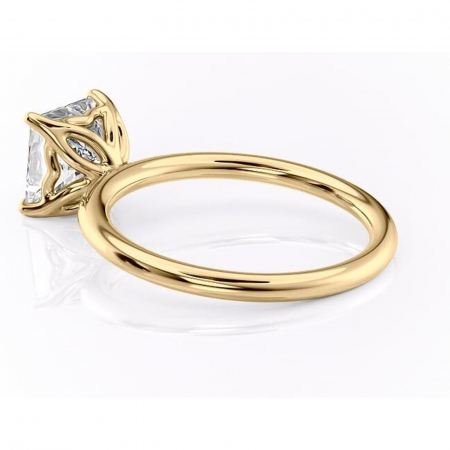 Inel de logodnă Arabeth din aur Galben 14kt cu moissanite tăietură princess – Solitar rafinată pentru profil înalt | Personalizează și configurează gratuit online [4]