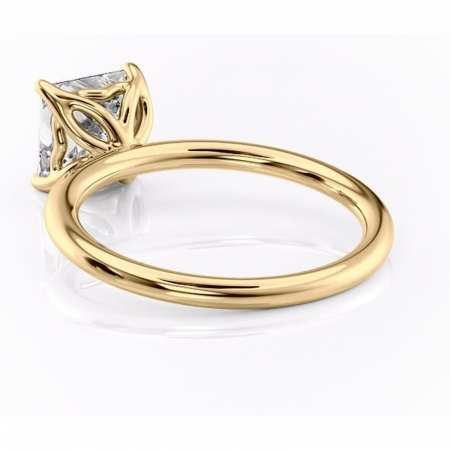 Inel de logodnă Arabeth din aur Galben 14kt cu moissanite tăietură princess – Solitar rafinată pentru profil înalt | Personalizează și configurează gratuit online [3]