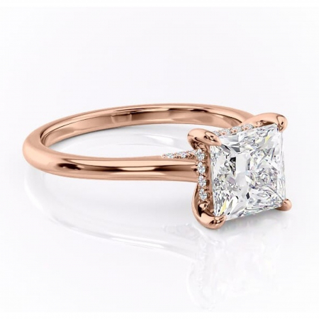 18K - Inel de logodnă Aria din aur Rose 18kt cu moissanite tăietură princess – Solitar rafinată pentru profil înalt | Personalizează și configurează gratuit online