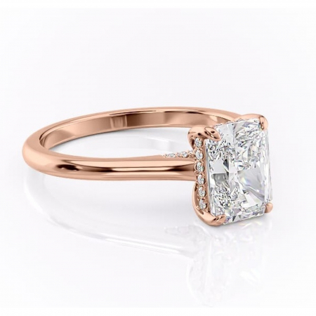 Aur roz - Inel de logodnă Aria din aur Rose 18kt cu moissanite tăietură radiantă – Solitar rafinată pentru profil înalt | Personalizează și configurează gratuit online