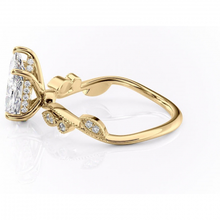 Inel de logodnă Aurelia din aur Galben 18kt cu moissanite tăietură pară – Pietre laterale rafinată pentru profil înalt | Personalizează și configurează gratuit online [5]