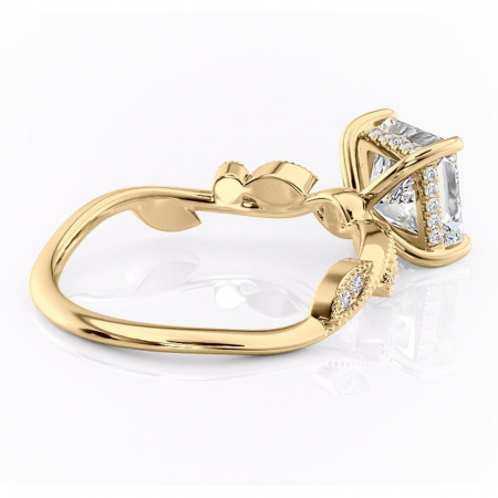 Inel de logodnă Aurelia din aur Galben 14kt cu moissanite tăietură princess – Pietre laterale rafinată pentru profil înalt | Personalizează și configurează gratuit online [2]