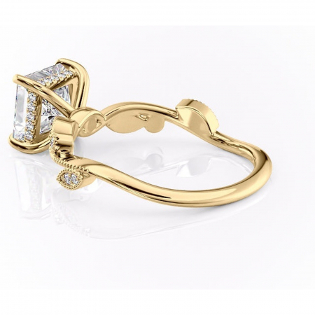 Inel de logodnă Aurelia din aur Galben 14kt cu moissanite tăietură princess – Pietre laterale rafinată pentru profil înalt | Personalizează și configurează gratuit online [4]