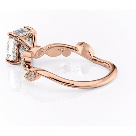 Inel de logodnă Aurelia din aur Rose 18kt cu moissanite tăietură pernă – Pietre laterale rafinată pentru profil înalt | Personalizează și configurează gratuit online [4]