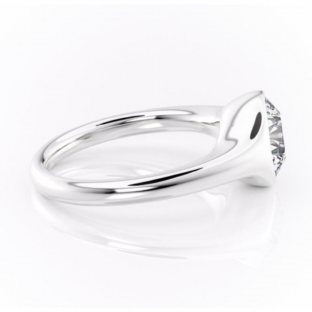 Inel de logodnă Avenelle din aur Alb 14kt cu moissanite tăietură rotundă – Montură închisă rafinată pentru solitar | Personalizează și configurează gratuit online [1]