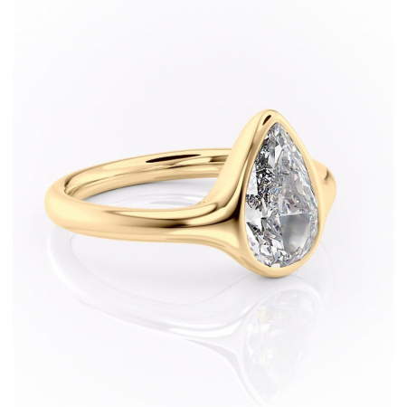 Aur galben - Inel de logodnă Avenelle din aur Galben 18kt cu moissanite tăietură pară – Montură închisă rafinată pentru solitar | Personalizează și configurează gratuit online