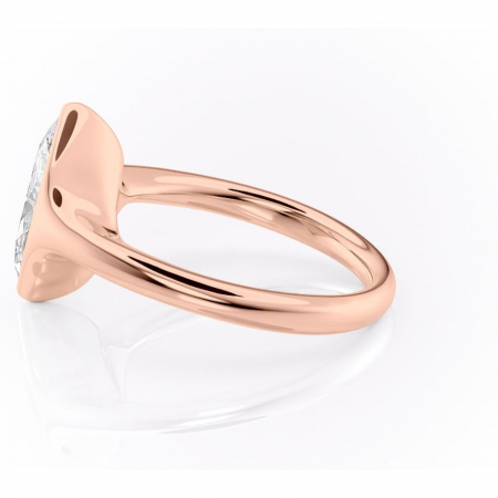 Inel de logodnă Avenelle din aur Rose 18kt cu moissanite tăietură marquise – Montură închisă rafinată pentru solitar | Personalizează și configurează gratuit online [5]