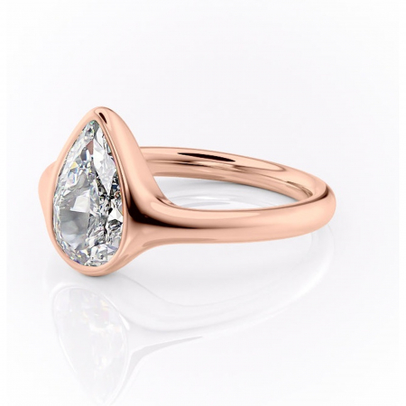 Inel de logodnă Avenelle din aur Rose 14kt cu moissanite tăietură pară – Montură închisă rafinată pentru solitar | Personalizează și configurează gratuit online [6]
