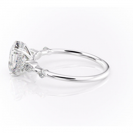 Inel de logodnă Azalea din aur Alb 14kt cu moissanite tăietură asscher – Montură cu trei pietre rafinată pentru profil mediu | Personalizează și configurează gratuit online [5]