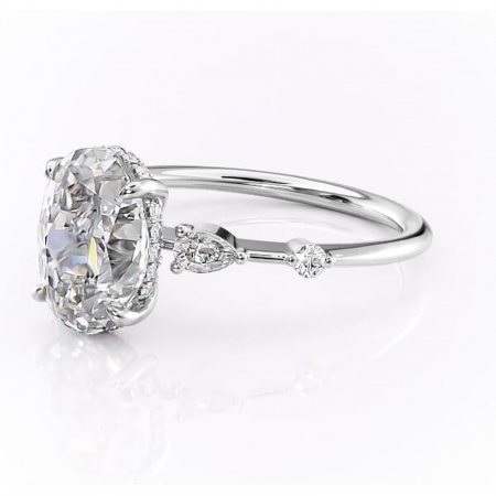 Inel de logodnă Azalea din aur Alb 14kt cu moissanite tăietură ovală – Montură cu trei pietre rafinată pentru profil mediu | Personalizează și configurează gratuit online [6]