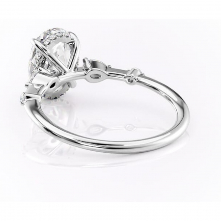 Inel de logodnă Azalea din aur Alb 14kt cu moissanite tăietură ovală – Montură cu trei pietre rafinată pentru profil mediu | Personalizează și configurează gratuit online [3]