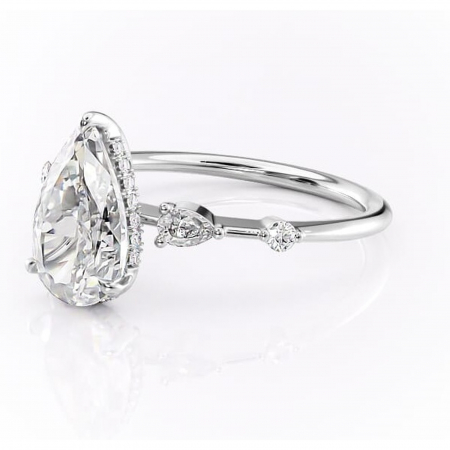 Inel de logodnă Azalea din aur Alb 14kt cu moissanite tăietură pară – Montură cu trei pietre rafinată pentru profil mediu | Personalizează și configurează gratuit online [6]