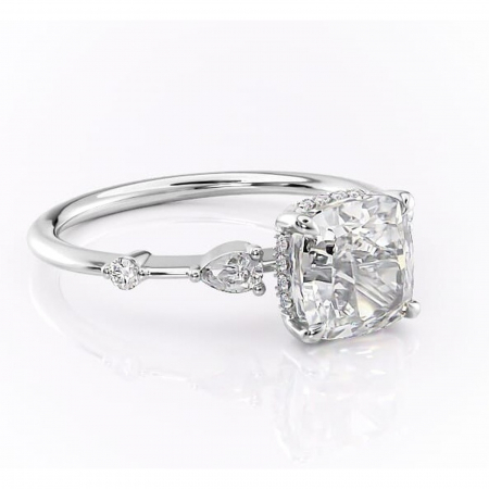 Pernă - Inel de logodnă Azalea din aur Alb 14kt cu moissanite tăietură pernă – Montură cu trei pietre rafinată pentru profil mediu | Personalizează și configurează gratuit online