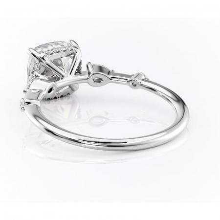 Inel de logodnă Azalea din aur Alb 14kt cu moissanite tăietură pernă – Montură cu trei pietre rafinată pentru profil mediu | Personalizează și configurează gratuit online [3]