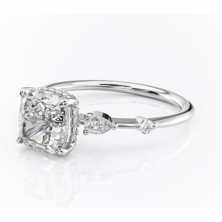 Inel de logodnă Azalea din aur Alb 14kt cu moissanite tăietură pernă – Montură cu trei pietre rafinată pentru profil mediu | Personalizează și configurează gratuit online [6]