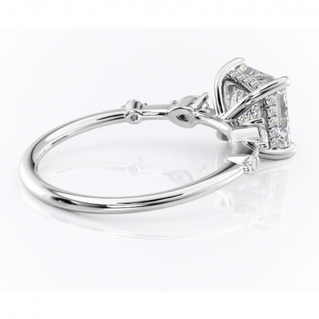 Inel de logodnă Azalea din aur Alb 18kt cu moissanite tăietură princess – Montură cu trei pietre rafinată pentru profil mediu | Personalizează și configurează gratuit online [2]