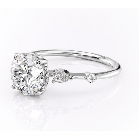 Inel de logodnă Azalea din aur Alb 14kt cu moissanite tăietură rotundă – Montură cu trei pietre rafinată pentru profil mediu | Personalizează și configurează gratuit online [6]