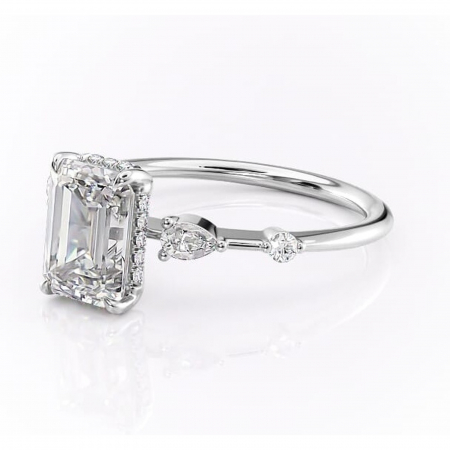 Inel de logodnă Azalea din aur Alb 14kt cu moissanite tăietură smarald – Montură cu trei pietre rafinată pentru profil mediu | Personalizează și configurează gratuit online [6]