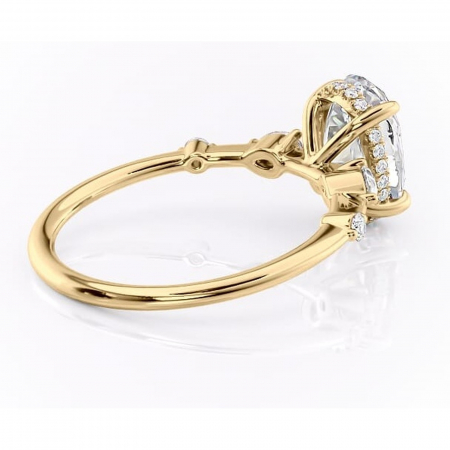 Inel de logodnă Azalea din aur Galben 14kt cu moissanite tăietură ovală – Montură cu trei pietre rafinată pentru profil mediu | Personalizează și configurează gratuit online [2]