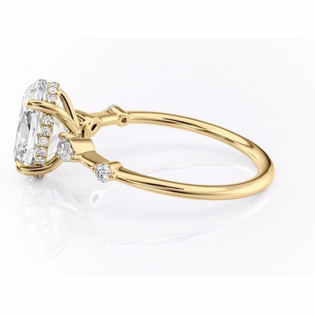 Inel de logodnă Azalea din aur Galben 14kt cu moissanite tăietură ovală – Montură cu trei pietre rafinată pentru profil mediu | Personalizează și configurează gratuit online [5]