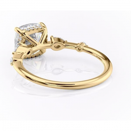 Inel de logodnă Azalea din aur Galben 14kt cu moissanite tăietură pernă – Montură cu trei pietre rafinată pentru profil mediu | Personalizează și configurează gratuit online [3]